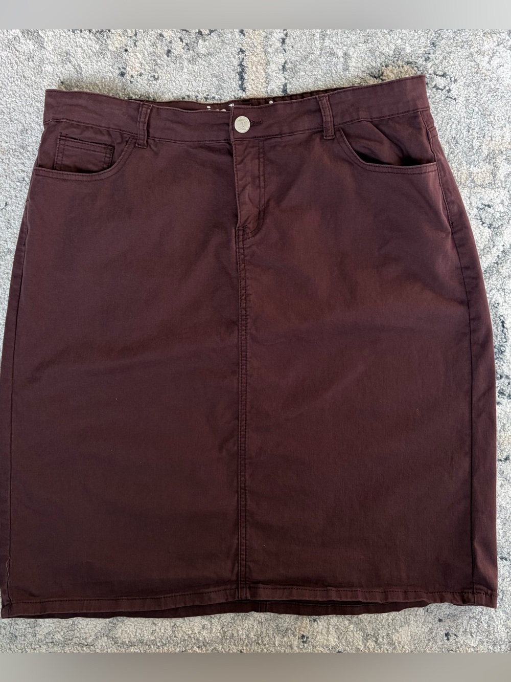 Classic Pencil Skirt in Deep Wine
